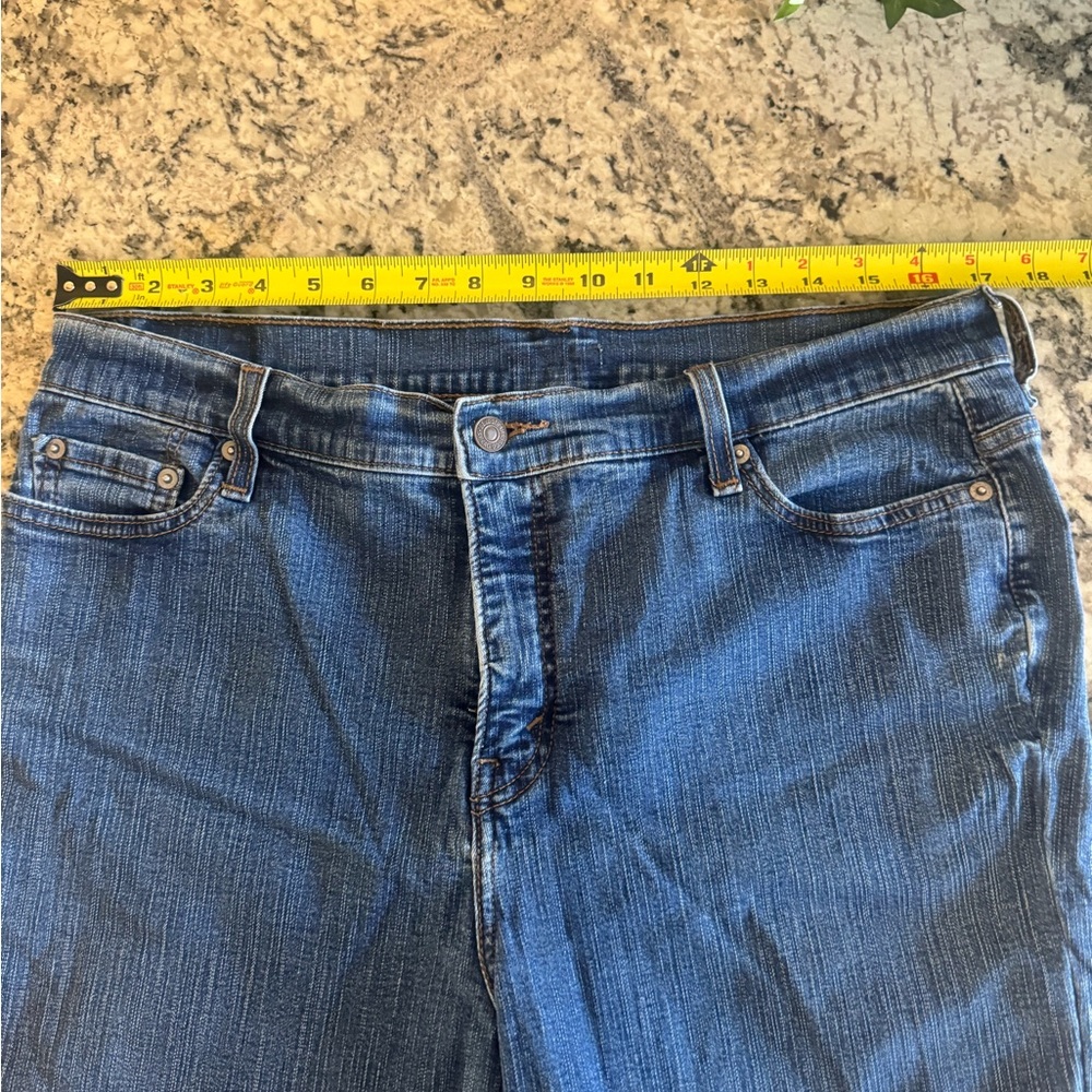 Levi’s Denim 9” Jean Shorts Women’s Size 16 - Picture 11 of 16
